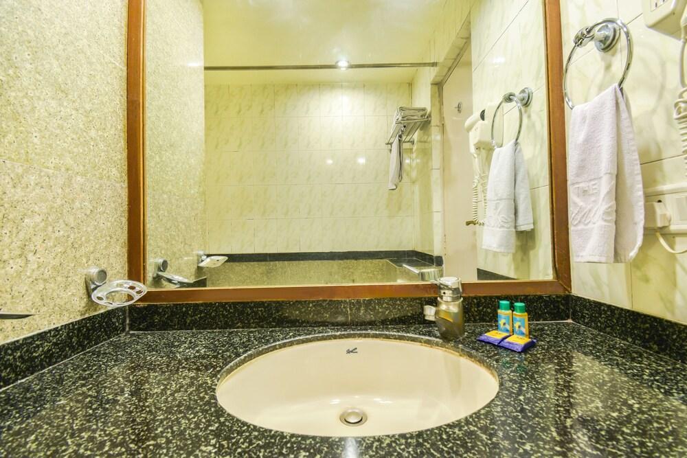 The President Hotel Shivajinagar Pune Exterior foto