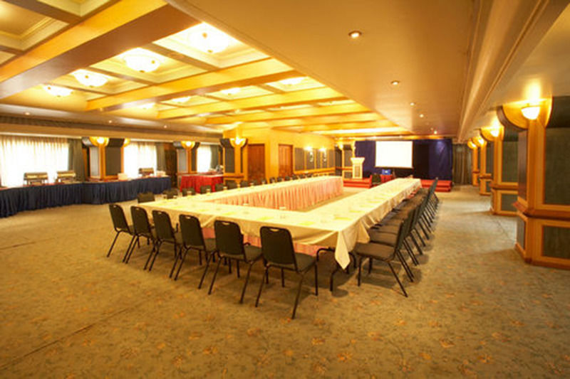 The President Hotel Shivajinagar Pune Exterior foto
