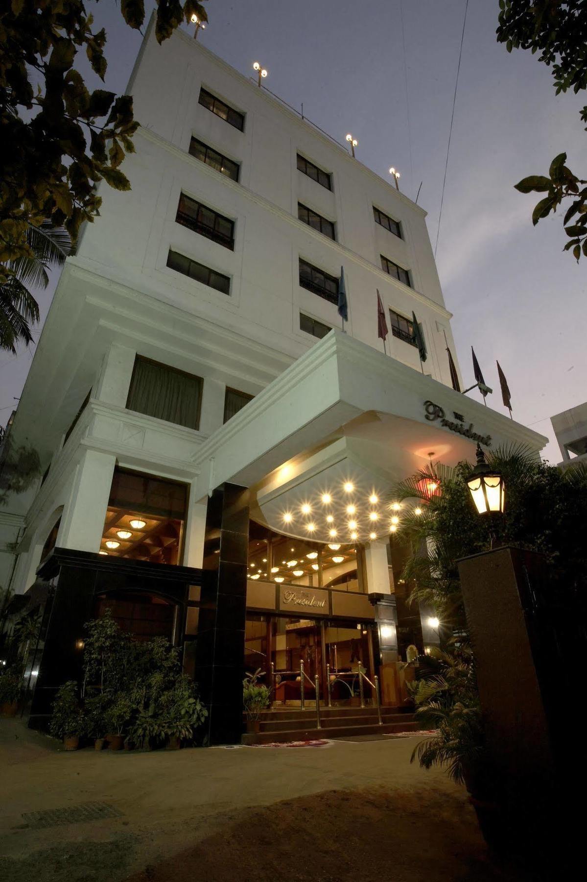 The President Hotel Shivajinagar Pune Exterior foto