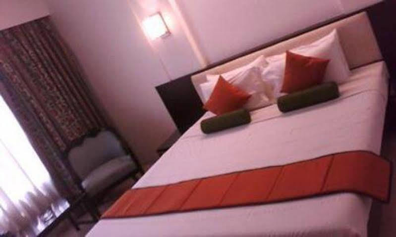 The President Hotel Shivajinagar Pune Exterior foto